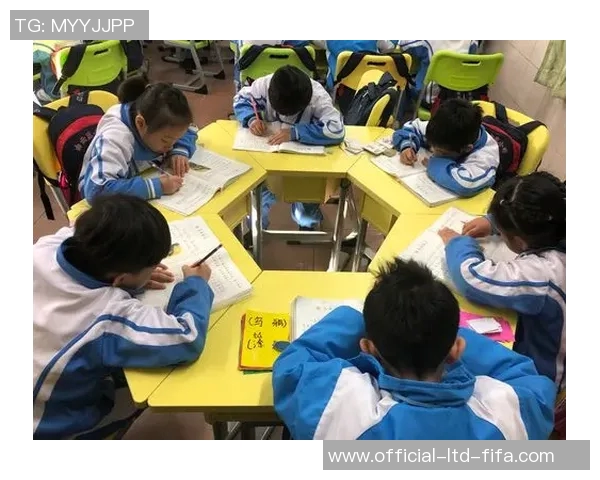 贾诚：在现代职场中如何平衡个人发展与团队合作的智慧探讨